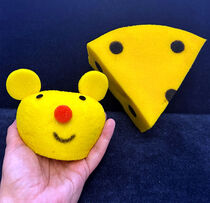 Yellow Sponge Mouse To Cheese